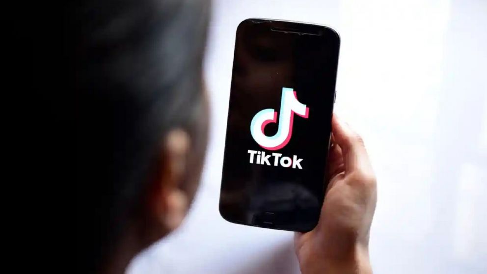 Un peligroso reto viral en TikTok se hizo tendencia dentro de la red social y preocupa a los padres.