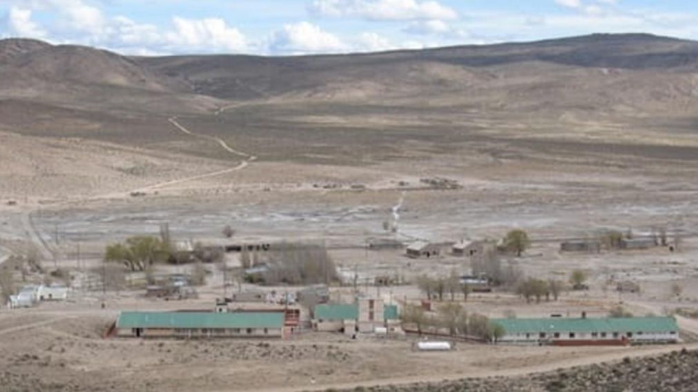 Las más considerables tienen lugar en Ingeniero Jacobacci, donde se asienta el proyecto Calcatreu, vinculado al oro y a la plata, y en Valcheta, con la iniciativa llamada Amarillo Grande,