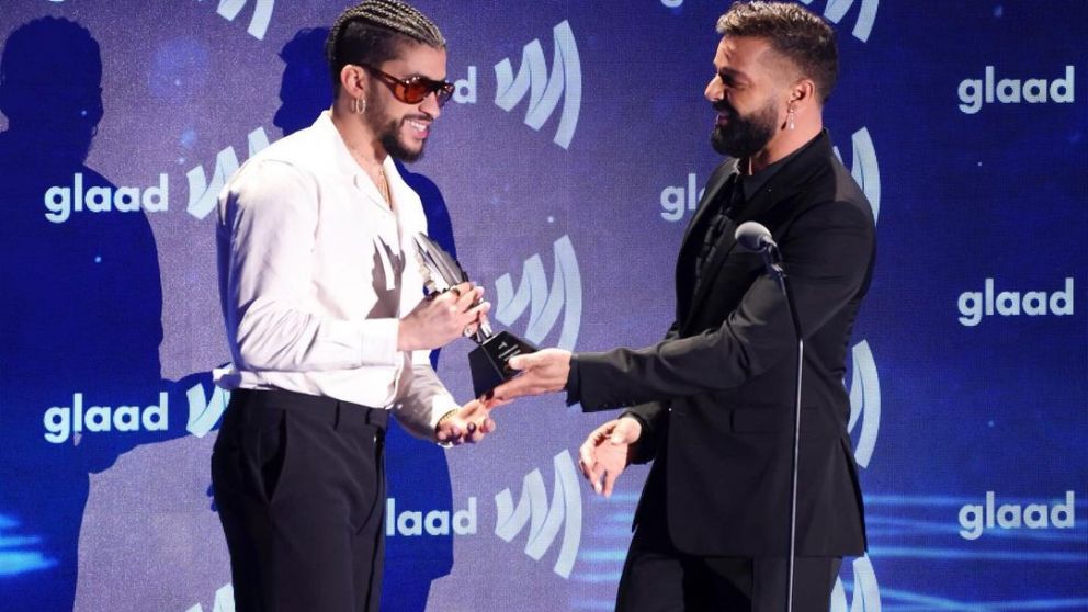 Ricky Martin le entregó el premio GLAAD a Bad Bunny por su apoyo a la comunidad LGBTQ+