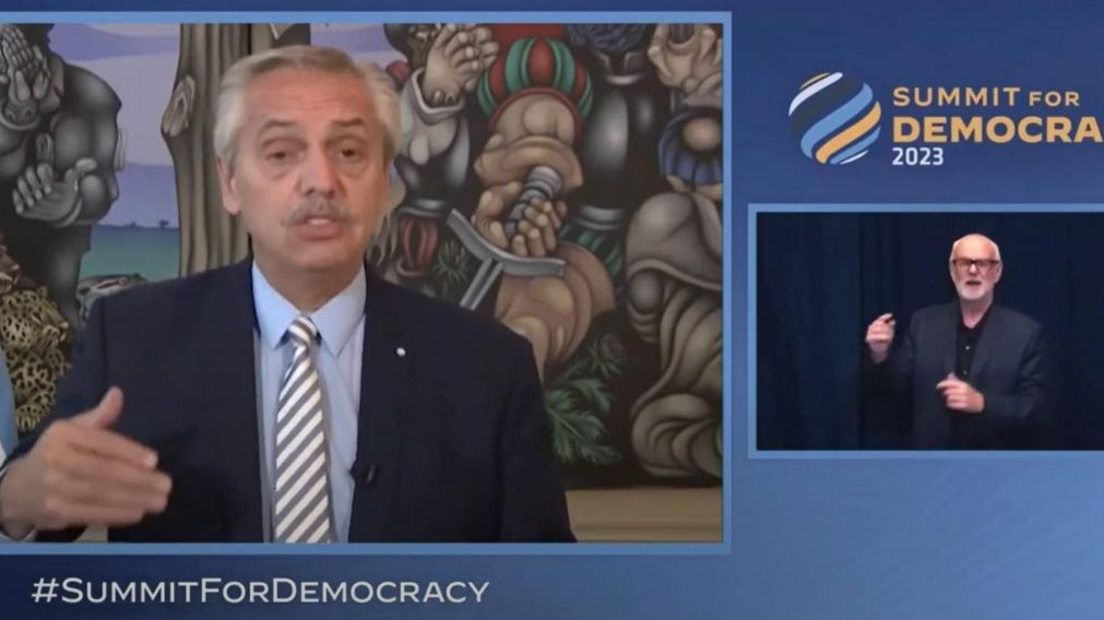 Alberto Fernández: "Para construir una sociedad más igualitaria la democracia es insustituible".
