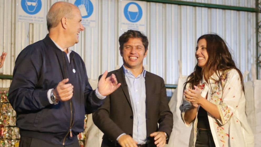 Vilar junto a Kicillof y Zurro.