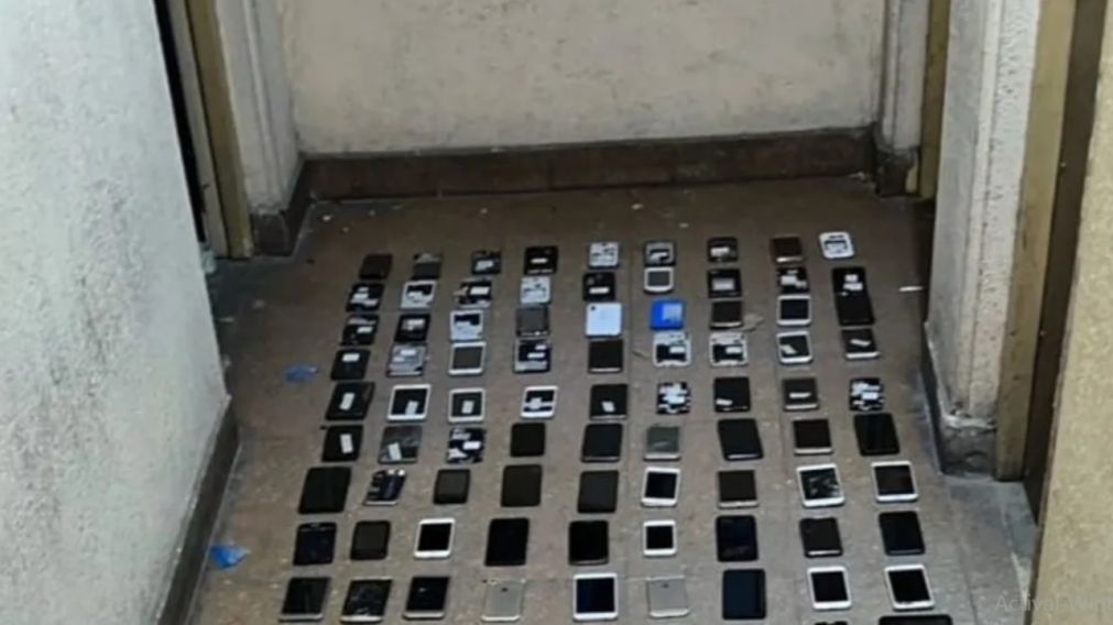 Se realizaron allanamientos a cuatro locales y dos oficinas en una galería ubicada en la avenida Corrientes al 2300,