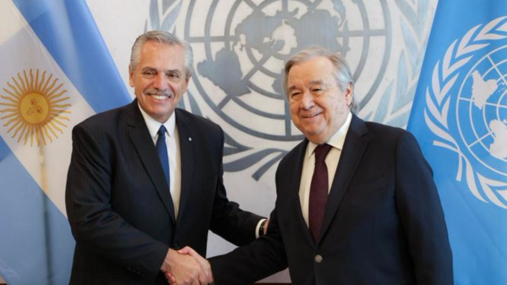 Alberto Fernández junto con el secretario General de la ONU, António Guterres.