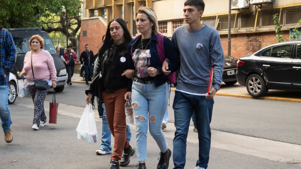 La mamá de Lucas al llegar a declarar . Foto Télam