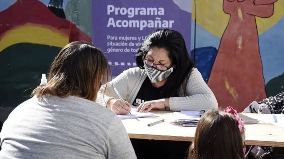Programa Acompañar, para mujeres mayores de 18 años, ahora paga más $80.000.