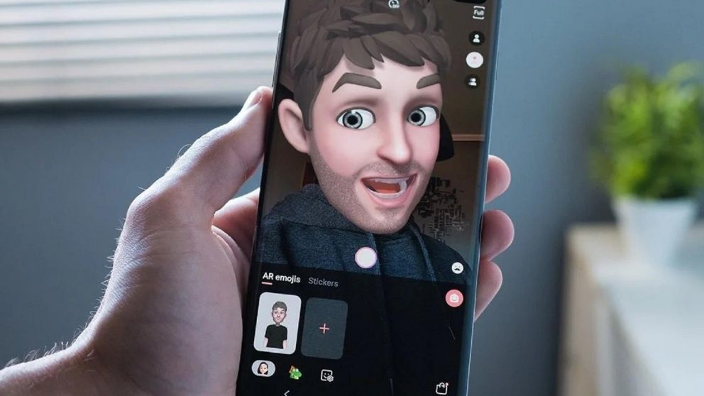 WhatsApp prepara los avatares 3D para responder videollamadas.