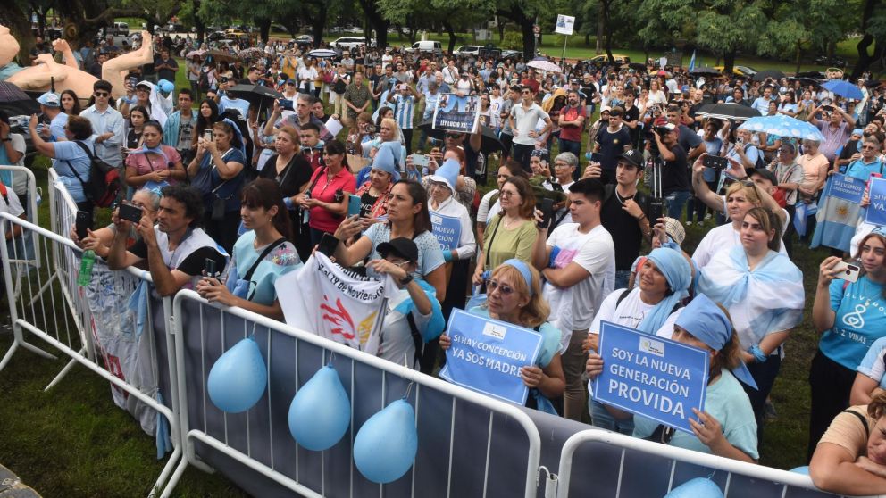 Una multitud pidió por la defensa del "niño por nacer".