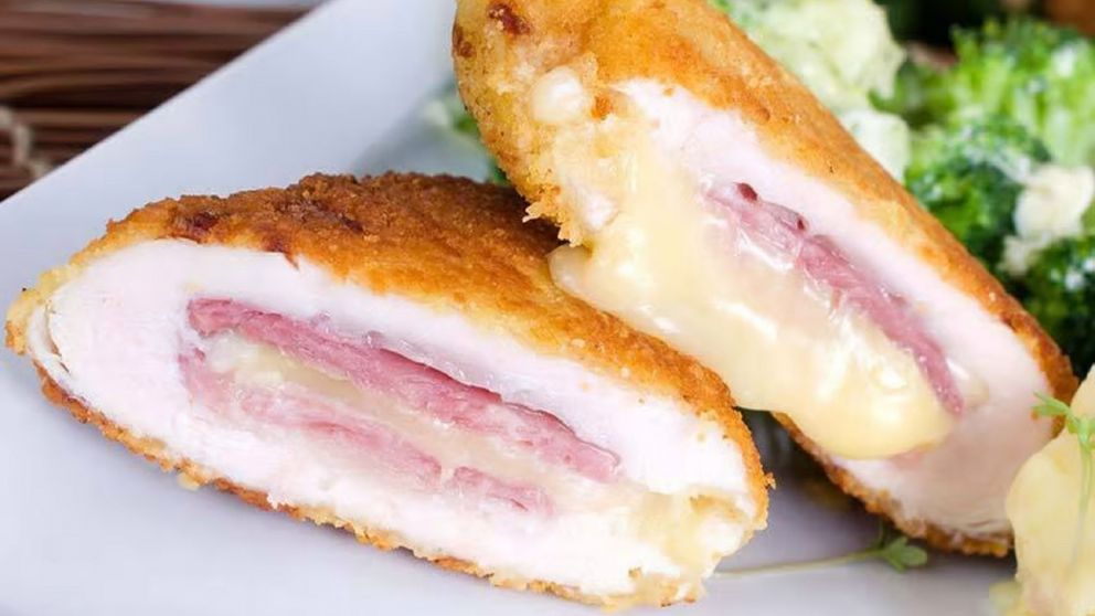Mirá cómo hacer estas riquísimas milanesas de pollo rellenas de jamón y queso, ideales para el finde.