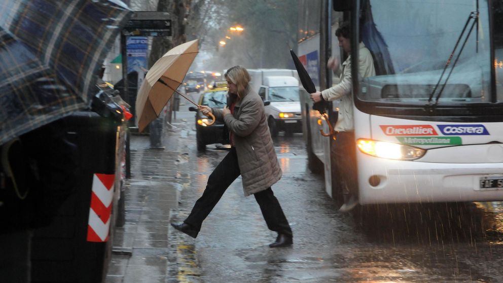 El pronóstico anticipa tormentas aisladas para este fin de semana en Buenos Aires: ¿Cuándo deja de llover?