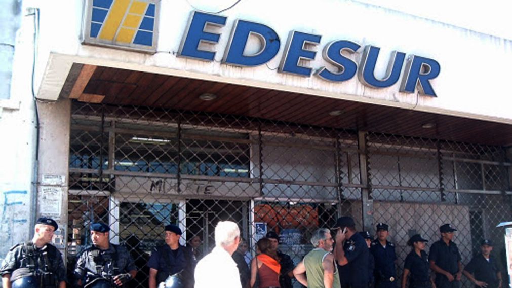 El área administrativa de la empresa Edesur fue intervenida por el Gobierno..
