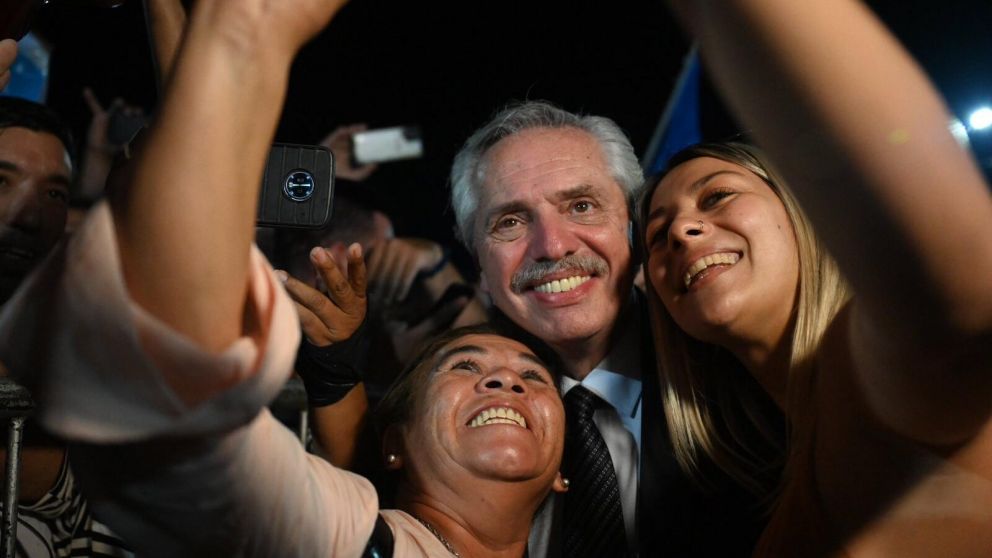 Alberto Fernández viene de encabezar este martes un acto de inaguración en Resistencia, Chaco (Gentlieza @alferdez/Twitter).