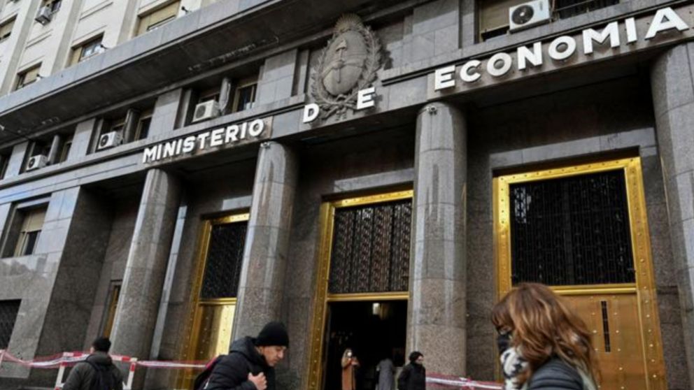 El ministerio de Econom�a aplicar� un paquete de medidas que buscan la estabilidad econ�mica.