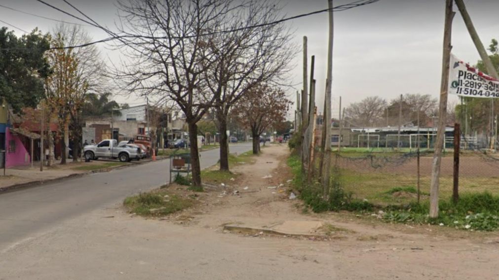 Acá, en este vecindario, apareció el cuerpo sin vida del sujeto.