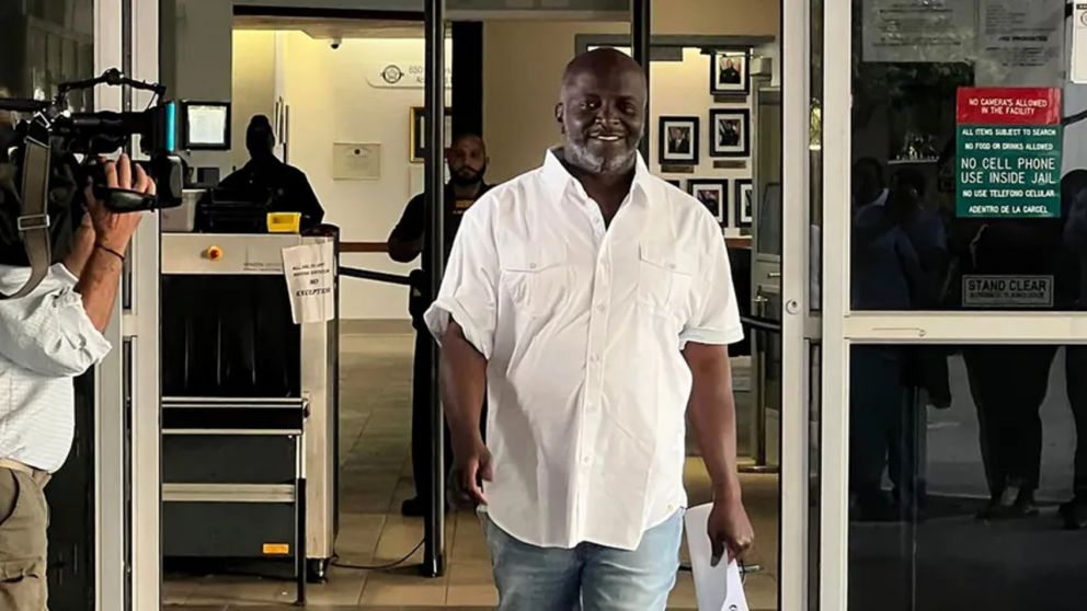 Lo condenaron a 400 años de prisión y luego de tres décadas descubrieron que era inocente (Imagen CNN).