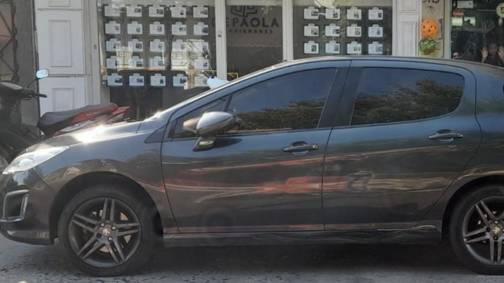 Este es el vehículo que fue secuestrado por los investigadores.
