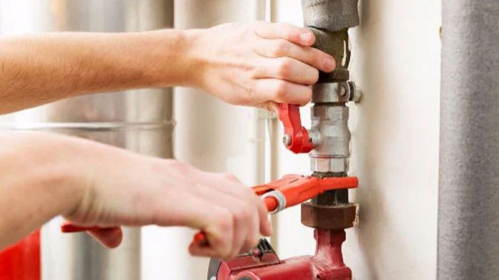 Llamó al gasista porque sentía olor a gas en la casa, pero él no fue por una insólita razón que la dejó sorprendida.