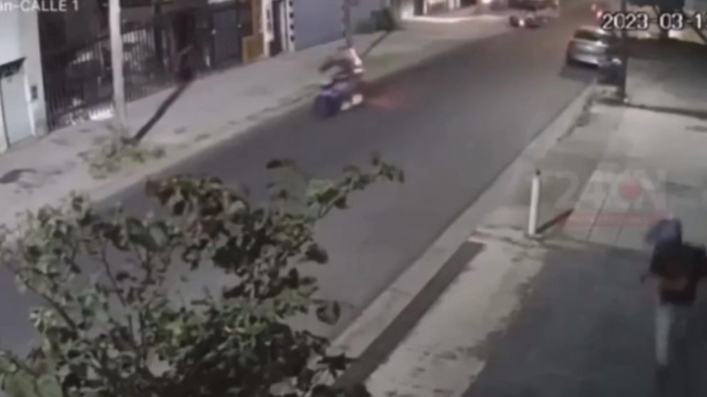 El intento de robo quedó grabado por una cámara de seguridad.