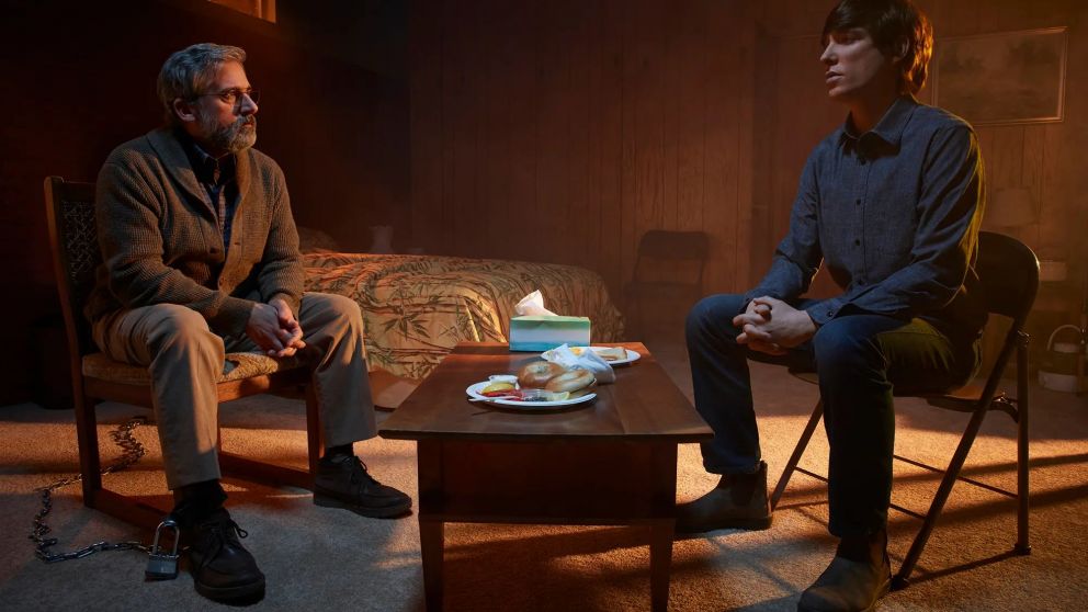 Domhnall Gleeson aterroriza a Steve Carell en "El Paciente", disponible en Star Plus.