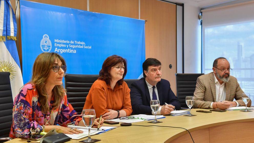 Los montos a definirse en la pr�xima reuni�n tambi�n�actualizan el m�nimo y m�ximo de la prestaci�n por desempleo y el ingreso que perciben los beneficiarios del Plan Potenciar Trabajo.