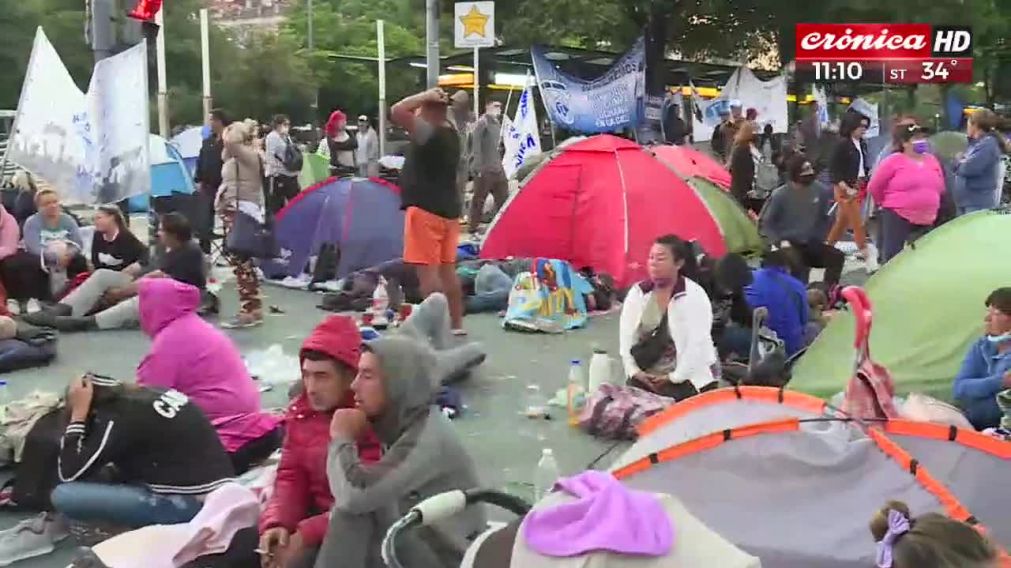 Masivo corte y acampe piquetero en la 9 de Julio.