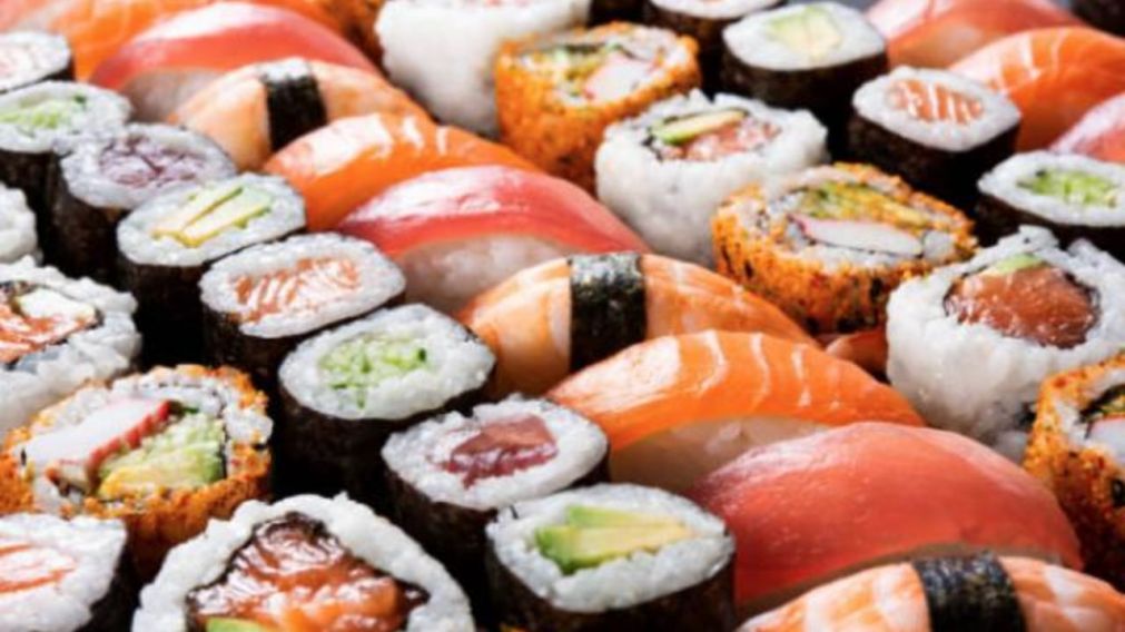 Quiso comer sushi en un restaurante, le hizo una consulta a la moza y recibió una insólita respuesta.