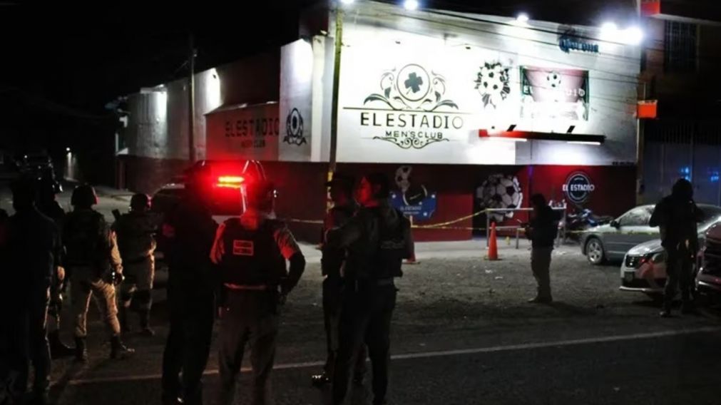 Un grupo armado asesinó a 10 personas e hirió a cinco en un violento ataque en un bar (Imagen AFP).