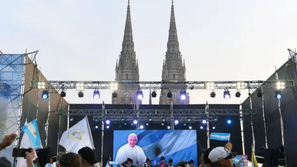 Por Francisco: la Iglesia de Buenos Aires celebró en Luján los 10 años del Papa argentino.