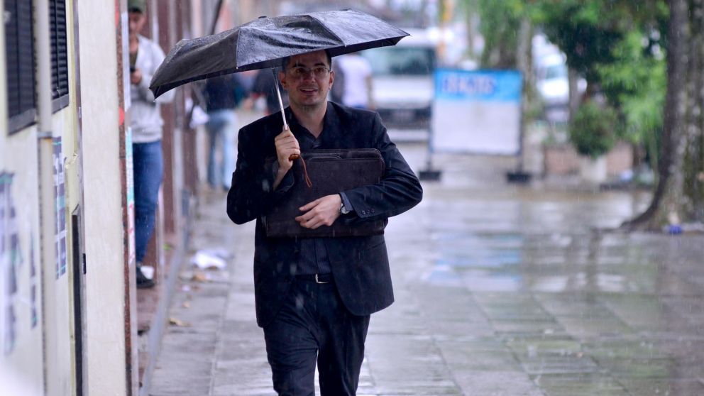 El avance de tormentas genera preocupación en varias localidades bonaerenses.