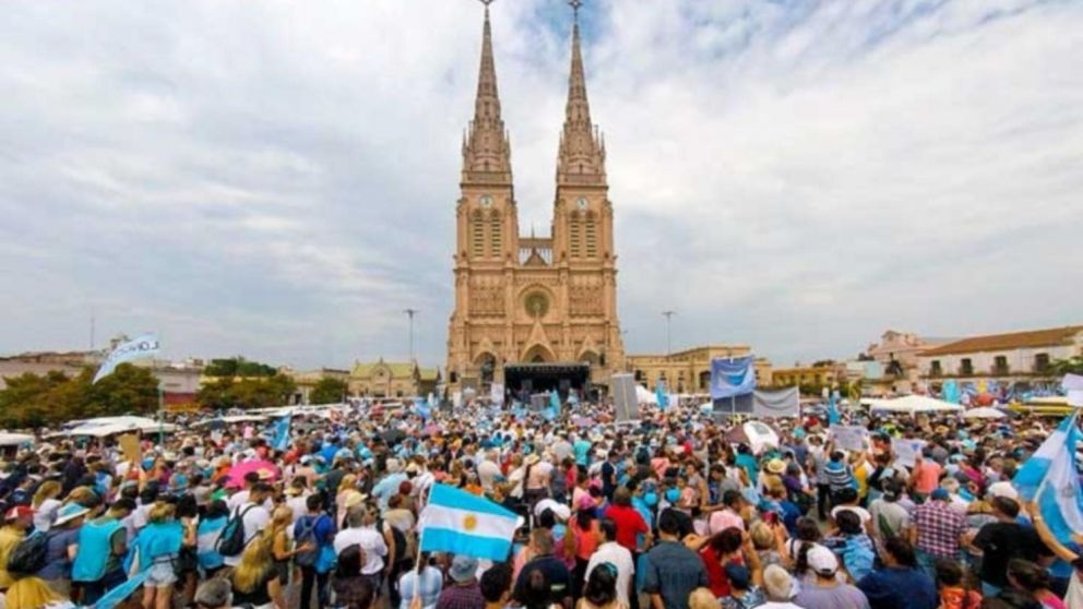 La peregrinación en Luján de miles de feligreses.