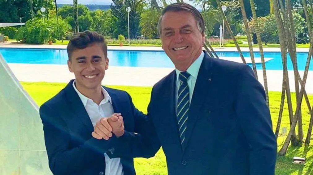 Un diputado bolsonarista se puso una peluca para burlarse del colectivo trans en el congreso de Brasil.