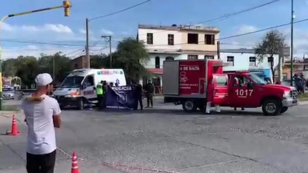 Un limpiavidrios que trabajaba en la zona fue testigo del hecho.