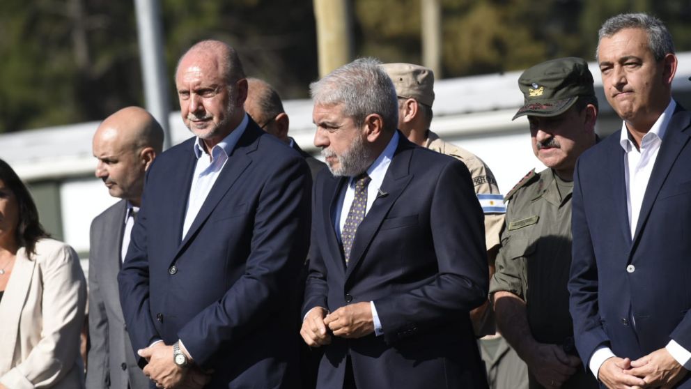 También participaron del acto el ministro de Seguridad local, Claudio Brilloni, el intendente de Rosario, Pablo Javkin, e integrantes del Poder Judicial.