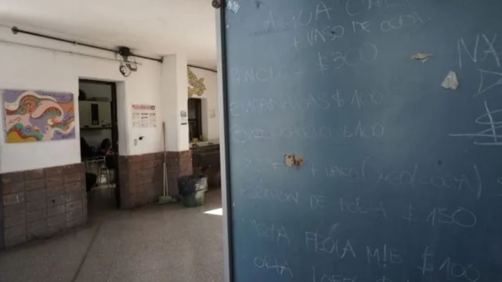 La escuela baleada en el barrio rosario de La Tablada (Gentileza La Capital).