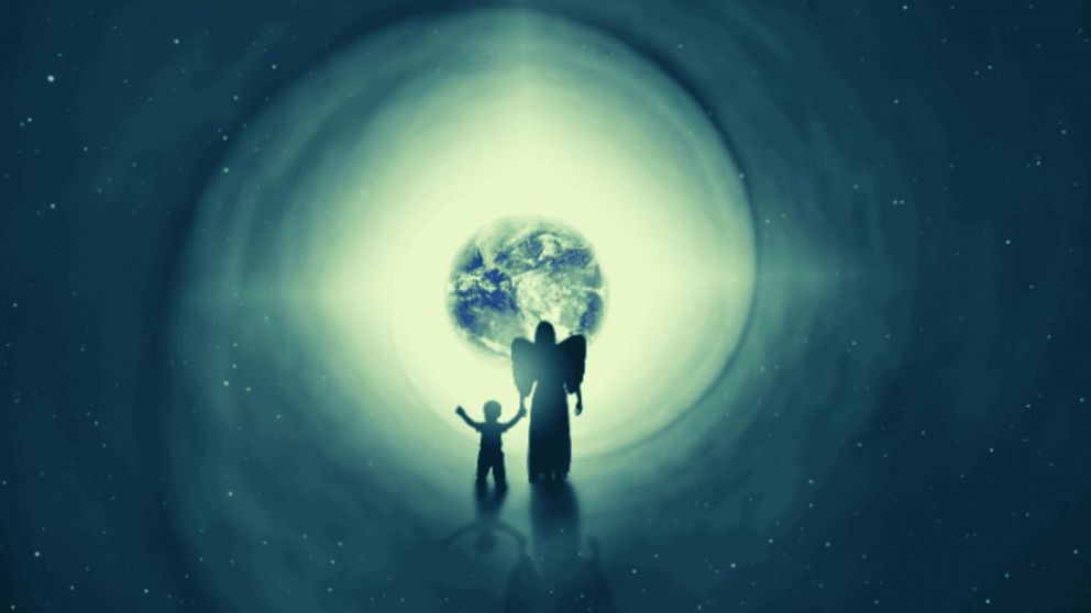 Contrato entre almas: cada persona elige su familia antes de llegar a la Tierra.