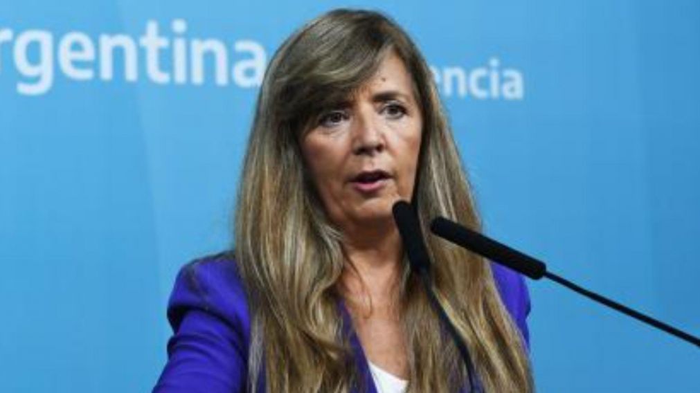 Gabriela Cerruti apuntó contra Javier Milei.