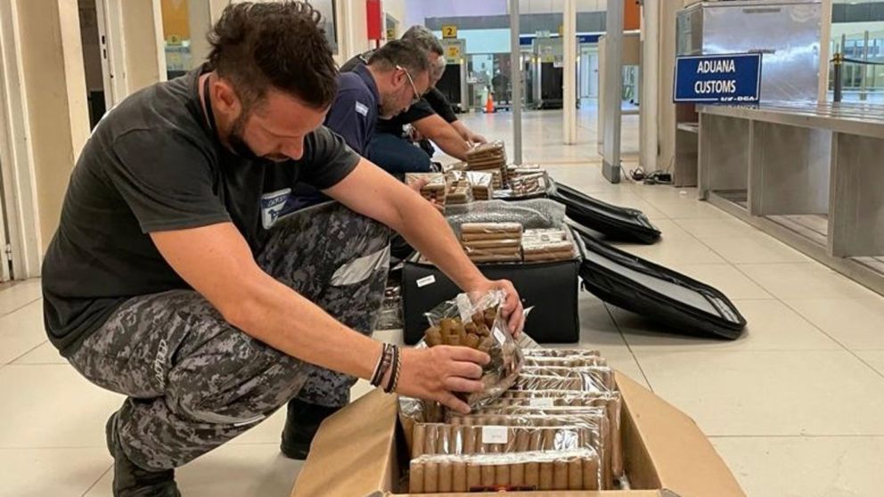 Por la infracción, al pasajero que traía los habanos podría caberle una multa de hasta $13.671.000.