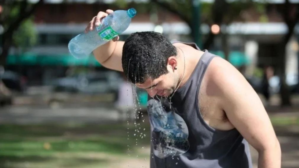Alerta roja por calor extremo en CABA y Buenos Aires: las lluvias, ¿llegan esta noche?