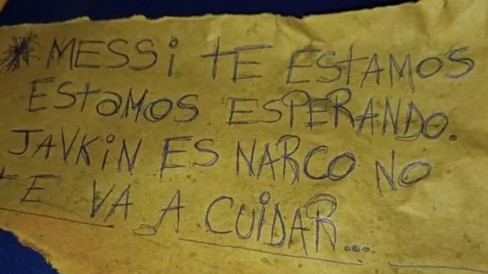 El cartel con la amenaza contra Lionel Messi.