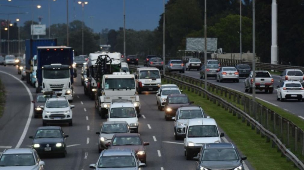 Tránsito pesado en los accesos a la ciudad de Buenos Aires (Imagen ilustrativa).