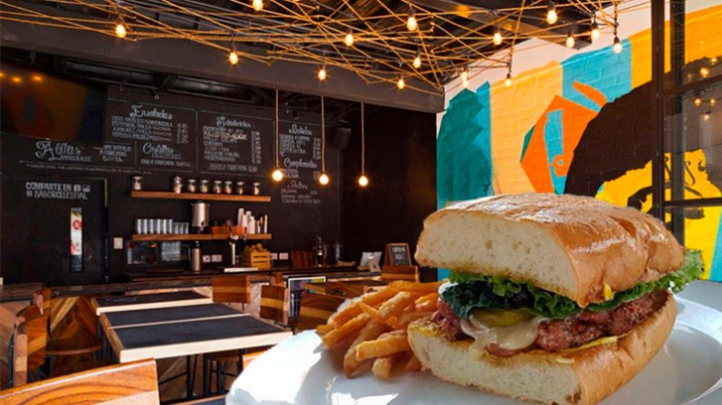 Fue a un restaurante, se pidió uno de los sandwiches más caros y quedó sorprendida con el plato.