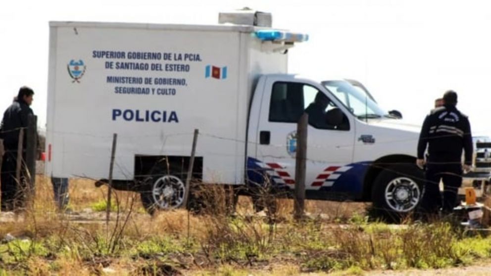 La policía haciendo las pericias en el lugar.