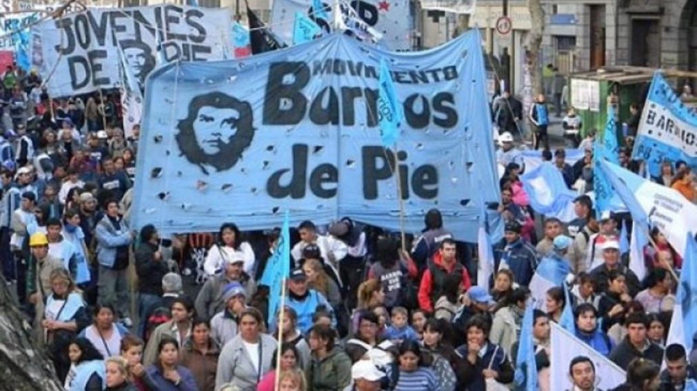 "Es hora de visibilizar esa realidad cruda": organizaciones protestan frente a la casa de Adorni