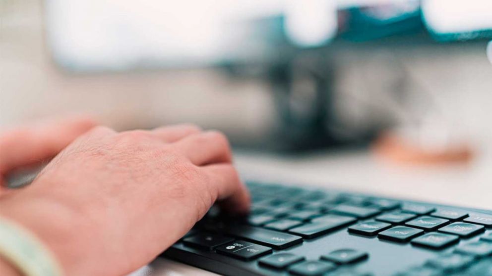 El hombre pasaba gran parte del horario laboral mirando contenido para adultos.