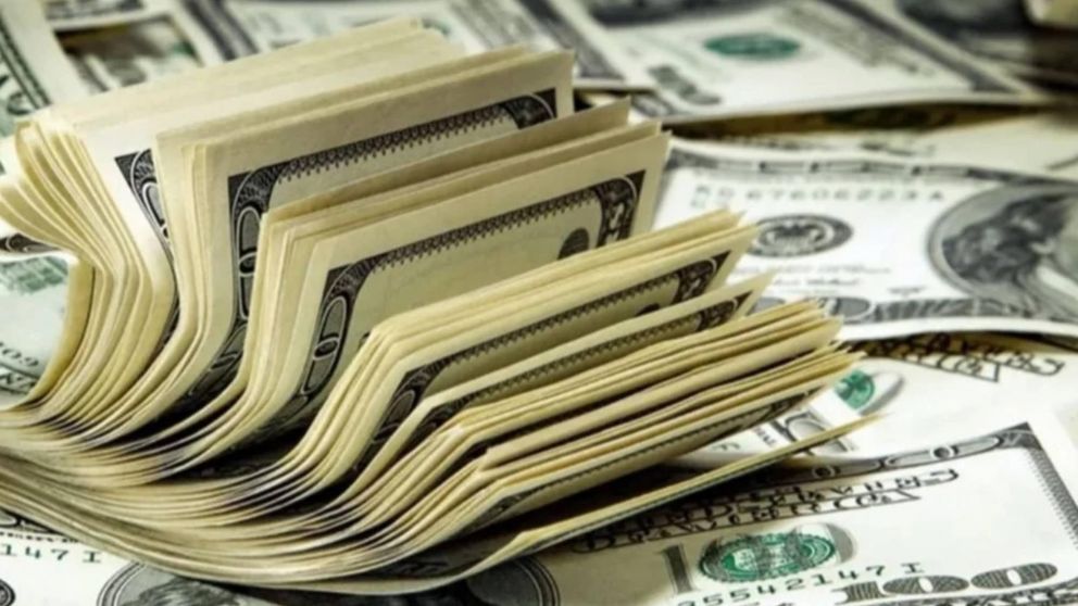 Dólar hoy: ¿A cuánto cotizan el oficial y el "blue"?