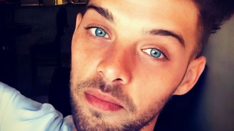 El influencer también protagonizó en el pasado una pelea con Diego Brancatelli, quien lo apodó Santi “Manotea”.