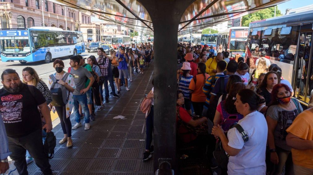 Se levant� el paro de colectivos y en las pr�ximas horas comenzar� a normalizarse el servicio, anunci� el Gobierno.