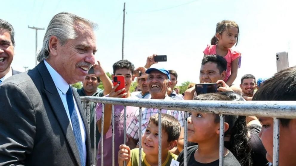 “Cuanto más estudian estarán en mejores condiciones para afrontar el mañana y el mañana es de ustedes, no es nuestro”, le dijo el mandatarioa los jóvenes allí presentes.