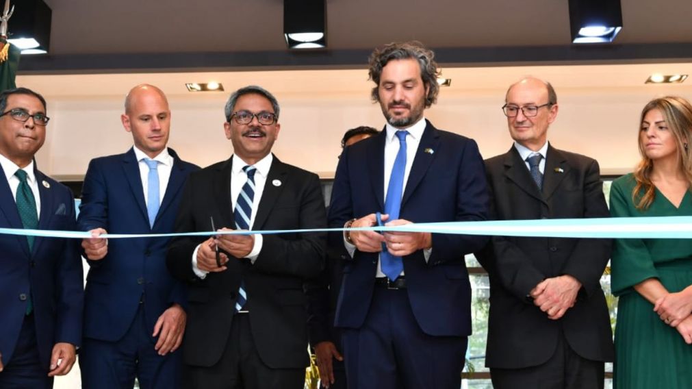 El canciller Santiago Cafiero encabezó el acto de inauguración en Bangladesh (Twitter).