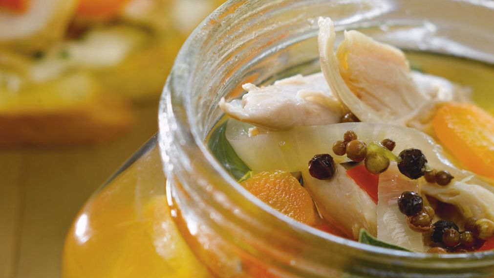 Conocé cómo hacer la riquísima receta de pollo al escabeche.