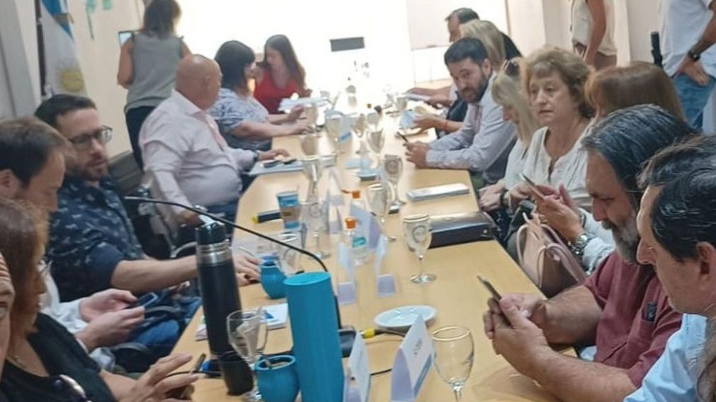 El Gobierno bonaerense acerc� la oferta a la segunda reuni�n por paritarias de este a�o (Twitter).